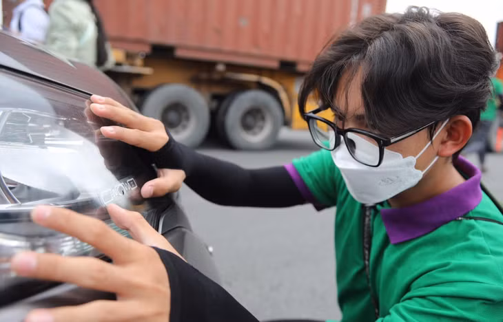 Theo ông Phạm Hồng Quang, tốc độ dán trung bình 1.500 đến 2.000 xe/ngày. Tuy nhiên đến nay, lượng xe tại Nam Bộ đã dán và có tài khoản sẵn sàng thanh toán chỉ mới khoảng 50%.