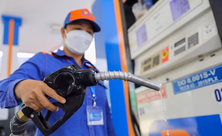 Chính phủ yêu cầu Bộ Tài chính trình giảm thuế xăng dầu ngay tháng 7