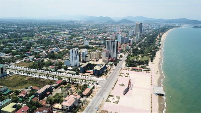 Phố biển Cửa Lò sẽ sáp nhập vào thành phố Vinh. Phố biển Cửa Lò sẽ sáp nhập vào thành phố Vinh.