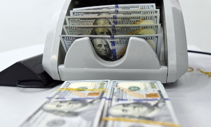 Giá USD tự do lên mức kỷ lục 25.700 đồng