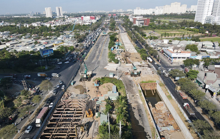 Công trường dự án hầm chui ở nút giao Nguyễn Văn Linh - Nguyễn Hữu Thọ