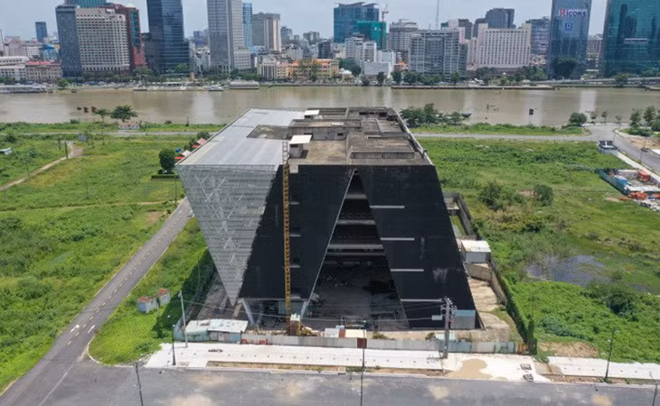 Trung tâm triển lãm TP.HCM xây dựng dang dở trong khu đô thị Thủ Thiêm