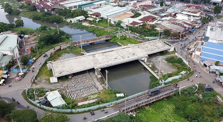 Cầu Tân Kỳ - Tân Quý ở cửa ngõ Tây Nam TP.HCM đình trệ từ năm 2018