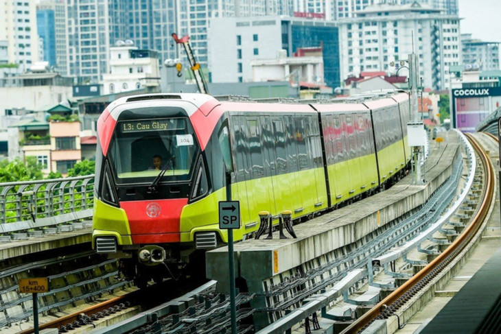Tàu tuyến metro Nhổn - ga Hà Nội chạy thử đoạn trên cao ngày 12/3
