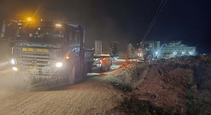 Thông tuyến trên QL4H, đoạn qua xã Ma Thì Hồ, huyện Mường Chà (Điện Biên) Thông tuyến trên QL4H, đoạn qua xã Ma Thì Hồ, huyện Mường Chà (Điện Biên)