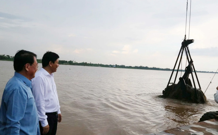 Những gầu cát đầu tiên được Công ty CP Hoàng Hải khai thác, phục vụ Dự án Vành đai 3 - TP.HCM