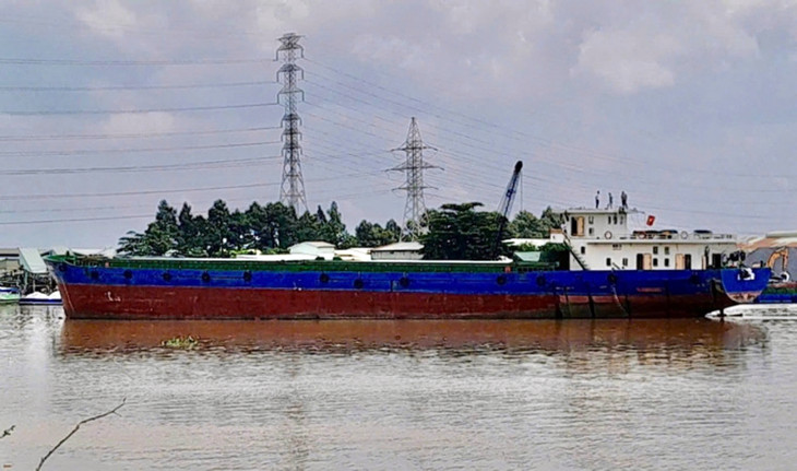 Tàu hàng gây ra sự cố khiến hàng chục nghìn hộ dân mất điện Tàu hàng gây ra sự cố khiến hàng chục nghìn hộ dân mất điện
