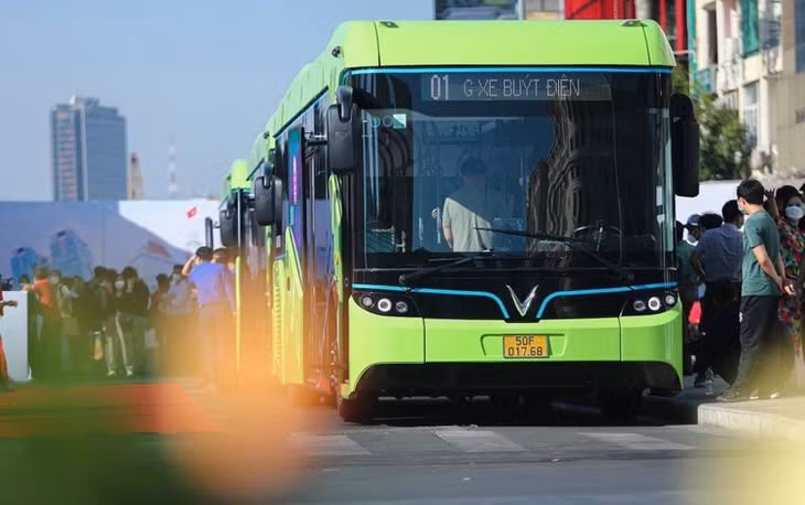 Xe buýt điện D4 là tuyến đầu tiên của TP.HCM được thí điểm hoạt động