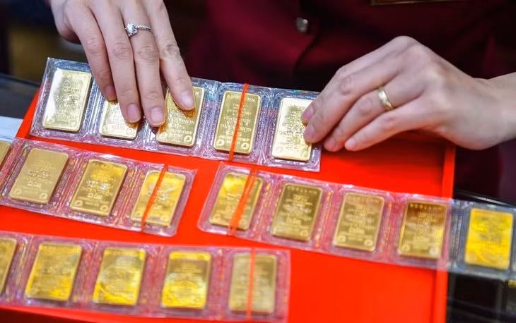 Nhiều người dân phản ánh khó mua vàng miếng SJC tại các điểm giao dịch của ngân hàng quốc doanh