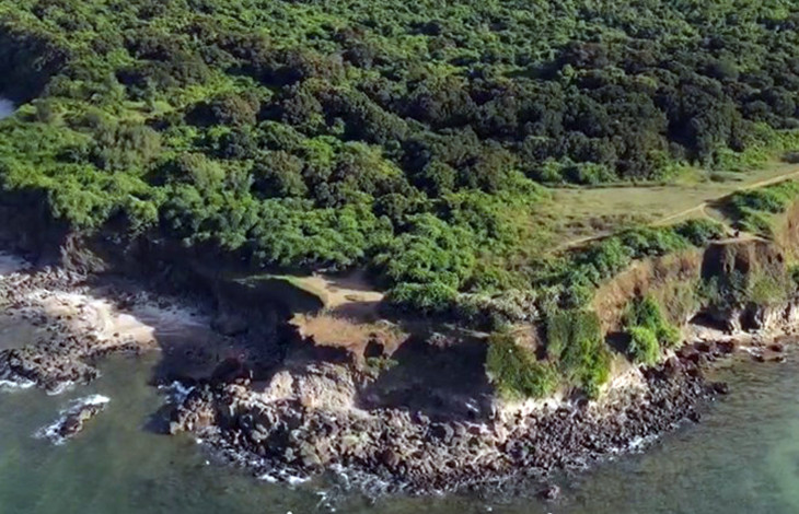 Dọc biển tỉnh Quảng Trị có cảnh quan đẹp, nên Tập đoàn FLC cũng như nhiều nhà đầu tư khác đã quan tâm việc thực hiện dự án du lịch Dọc biển tỉnh Quảng Trị có cảnh quan đẹp, nên Tập đoàn FLC cũng như nhiều nhà đầu tư khác đã quan tâm việc thực hiện dự án du lịch