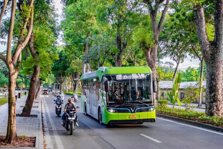 Từ ngày 1/11, giá vé của 132 tuyến xe buýt Hà Nội sẽ tăng từ 1.000 đến 11.000 đồng mỗi lượt Từ ngày 1/11, giá vé của 132 tuyến xe buýt Hà Nội sẽ tăng từ 1.000 đến 11.000 đồng mỗi lượt