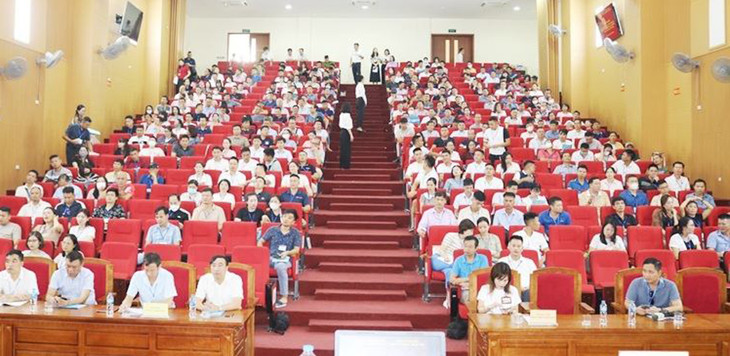 Tham gia phiên đấu giá có 296 khách hàng, đăng ký hơn 1.000 hồ sơ đấu giá Tham gia phiên đấu giá có 296 khách hàng, đăng ký hơn 1.000 hồ sơ đấu giá