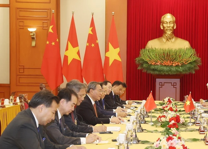 Thủ tướng Lý Cường và đoàn Trung Quốc tại cuộc gặp Tổng Bí thư, Chủ tịch nước Tô Lâm. Ảnh: TTXVN