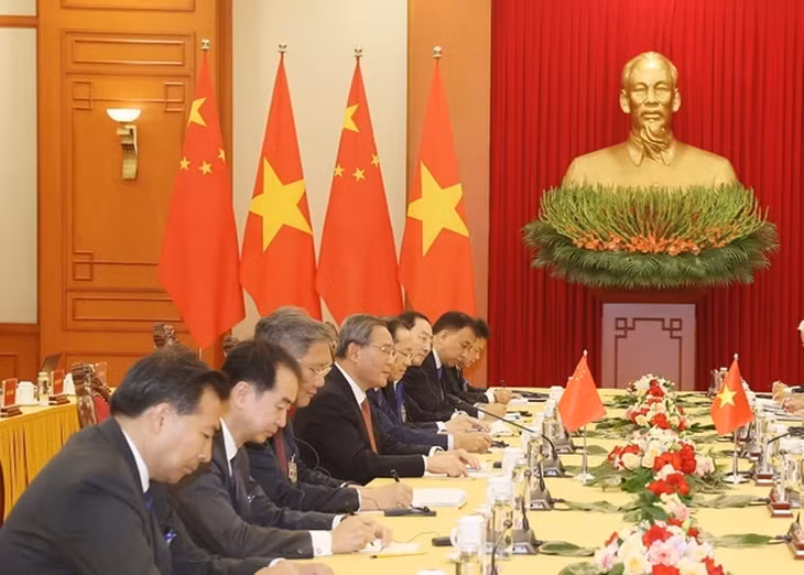 Thủ tướng Lý Cường và đoàn Trung Quốc tại cuộc gặp Tổng Bí thư, Chủ tịch nước Tô Lâm. Ảnh: TTXVN