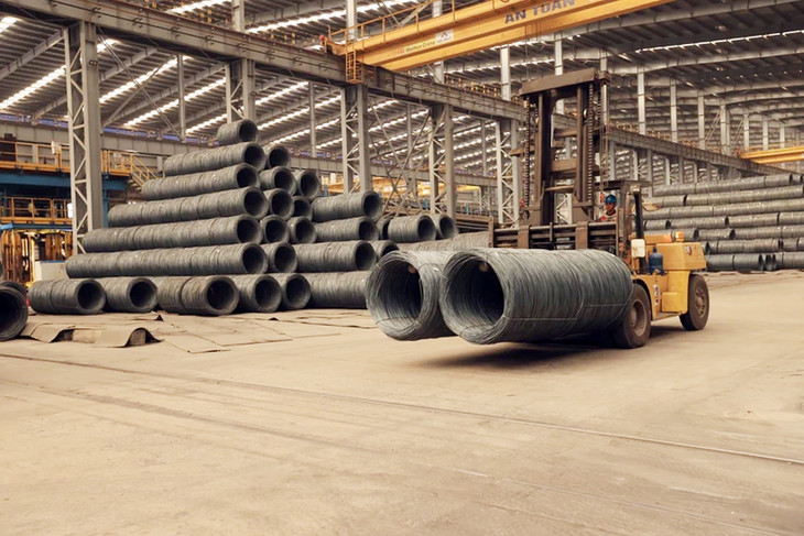 Sản xuất thép trong nước.