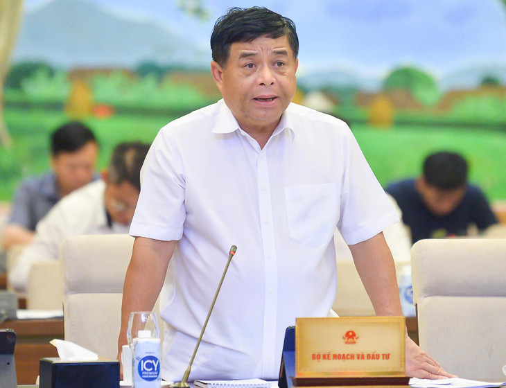 Bộ trưởng Bộ Kế hoạch và Đầu tư Nguyễn Chí Dũng tại phiên họp