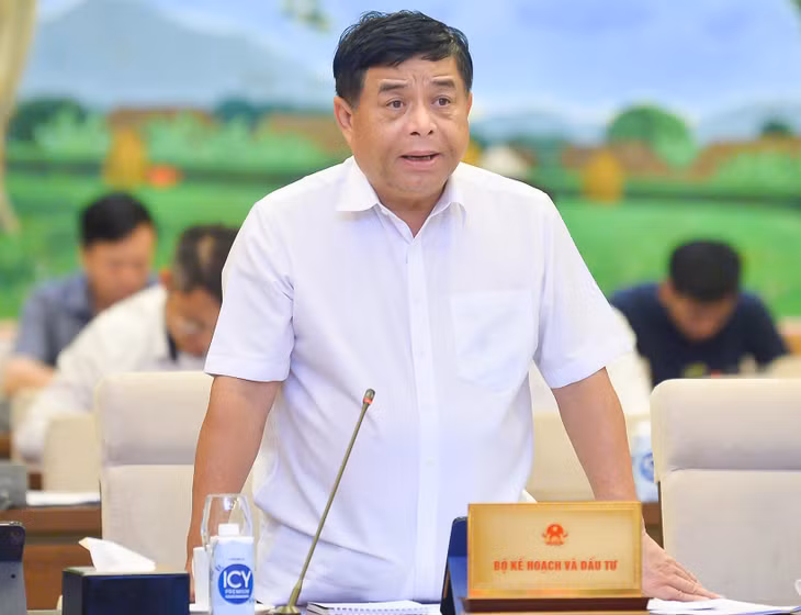 Bộ trưởng Bộ Kế hoạch và Đầu tư Nguyễn Chí Dũng tại phiên họp