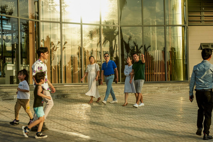 Bên cạnh sự đầm ấm và đoàn kết, sự khác biệt trong suy nghĩ và tư tưởng cũng là đặc điểm thường thấy trong gia đình đa thế hệ, nhất là khi lựa chọn một tổ ấm an cư phù hợp.