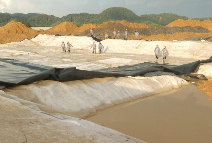 Công trường tẩy rửa sân bay A So