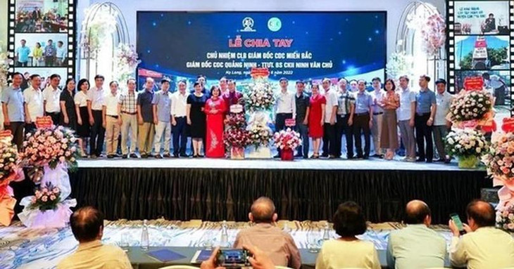 Hình ảnh bữa tiệc chia tay do ông Chủ đưa lên Facebook cá nhân.