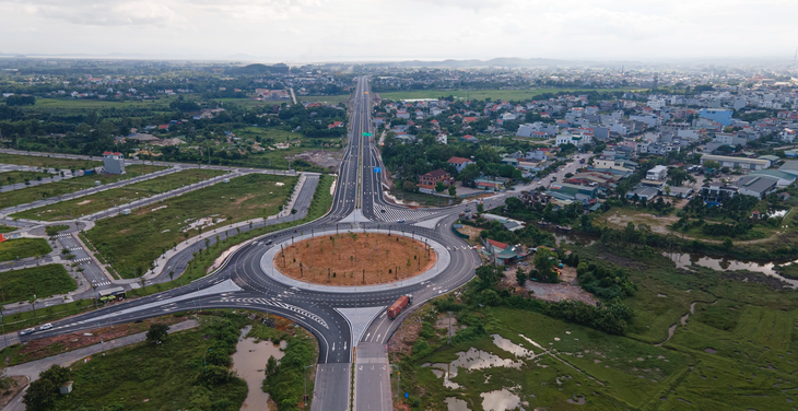 Nút giao cuối tuyến (sau khi qua trạm thu phí) trước khi kết nối với đường dẫn lên cầu Bắc Luân 2 (TP Móng Cái).