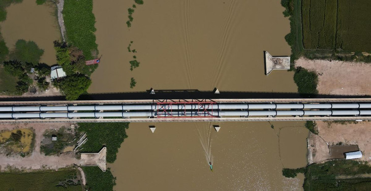 Tây Ninh lắp đường ống thép đưa nước vượt sông Vàm Cỏ Đông tưới tiêu cho 17.000 ha ở vùng biên giới