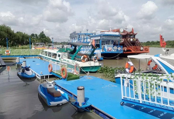 Bến nổi, cầu dẫn xây dựng không phép trên sông Sài Gòn