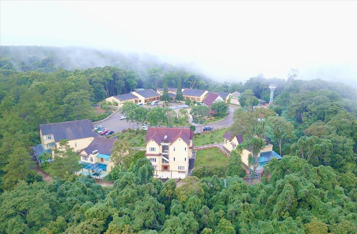 Resort bên bờ hồ Đăkke tại thị trấn Măng Đen