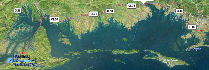 Phối cảnh tạm cao tốc Vân Đồn - Móng Cái trên bản đồ Google Map từ điểm đầu gần Cảng hàng không Quốc tế Vân Đồn đến điểm cuối là đường dẫn cầu Bắc Luân 2 (TP Móng Cái). Tổng mức đầu tư ban đầu vào khoảng 12.771 tỷ đồng.