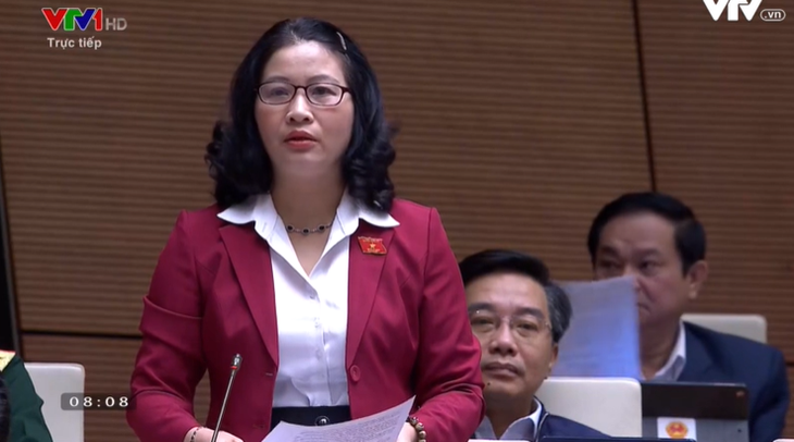 Đại biểu Nguyễn Thị Lan (Hà Nội) phát biểu. Đại biểu Nguyễn Thị Lan (Hà Nội) phát biểu.