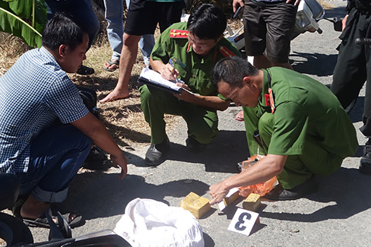 Cảnh sát khám nghiệm hiện trường