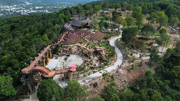 Khu du lịch The Peak nằm trên núi Điện Tiên Khu du lịch The Peak nằm trên núi Điện Tiên