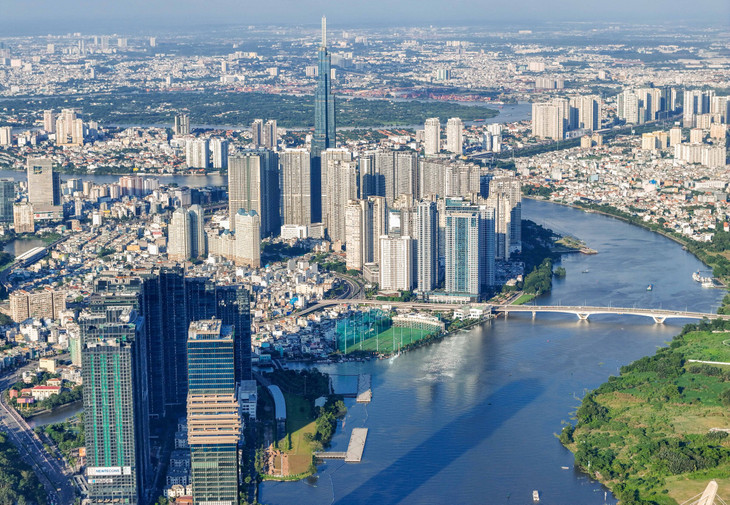 Bất động sản khu Đông TP.HCM, khu vực ven sông Sài Gòn, với các dự án chung cư, cao ốc, nhà phố