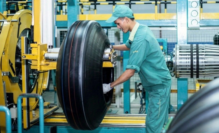 Công nhân làm việc tại khu công nghiệp ở thành phố Đà Nẵng