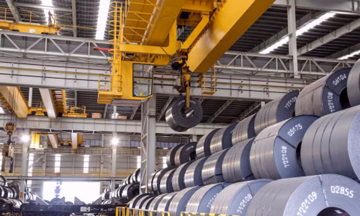 Lượng nhập khẩu thép cán nóng từ Trung Quốc năm 2024 đạt 12,6 triệu tấn, tăng hơn 33% so với năm 2023. Ảnh minh họa