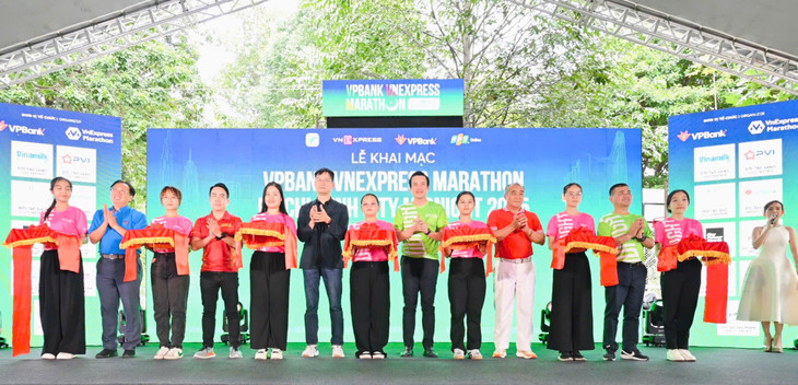 Giải chạy VPBank VnExpress Marathon Ho Chi Minh City Midnight chính thức khai mạc trưa 21/2 Giải chạy VPBank VnExpress Marathon Ho Chi Minh City Midnight chính thức khai mạc trưa 21/2