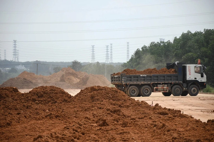 Tập kết đất đắp phục vụ cao tốc Biên Hòa - Vũng Tàu