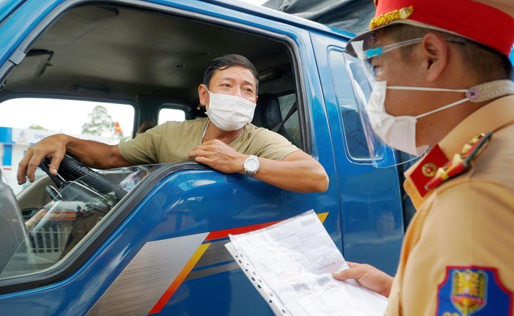 Đề xuất ưu tiên tiêm vaccine cho tài xế, phụ xe ngành vận tải, logistics