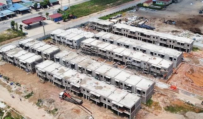 Công ty CP Đầu tư APEC Thái Nguyên xây "chui" hàng chục căn shophouse bên trong dự án Khu công nghiệp APEC Điềm Thụy. Ảnh BXD