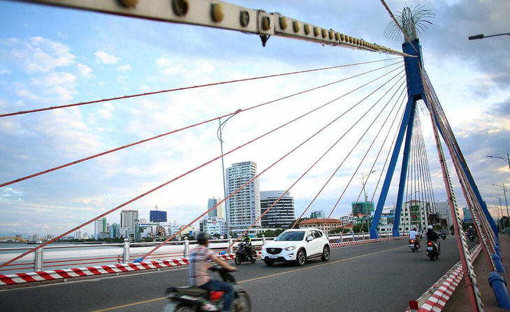 Người dân TP. Đà Nẵng khi đi ra ngoài cần có giấy đi đường, thẻ đi chợ kèm theo giấy tờ tuỳ thân