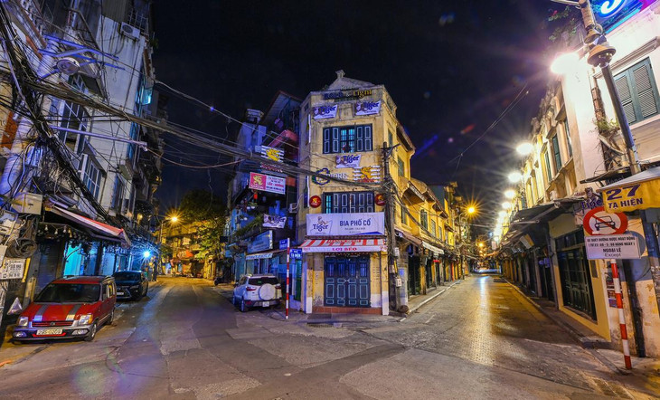 "Ngã tư quốc tế" Tạ Hiện giữa lòng phố cổ Hà Nội trước đây rất nhộn nhịp, nay chìm trong cảnh yên tĩnh.