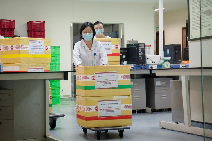 Các đơn vị máu được thu xếp, đóng gói bảo quản để vận chuyển tới TP.HCM. Ảnh: BV