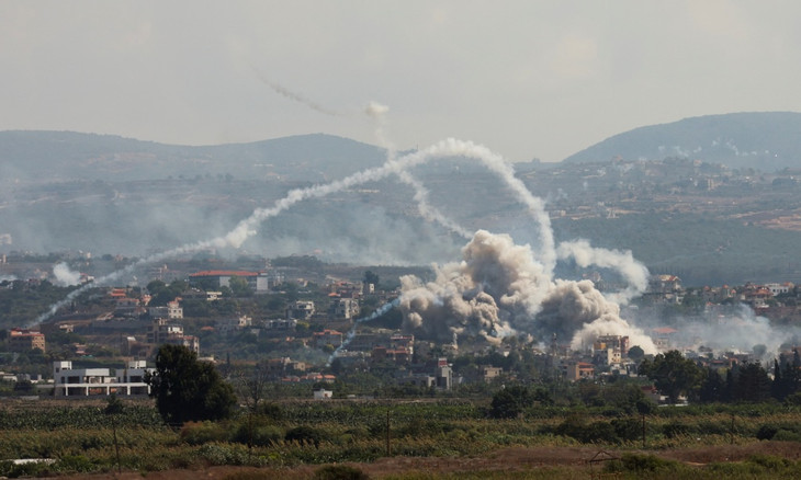 Khói bốc lên ở miền nam Lebanon sau các đòn không kích của Israel Khói bốc lên ở miền nam Lebanon sau các đòn không kích của Israel