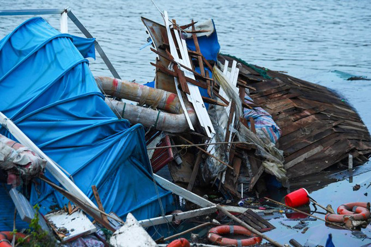 Tàu ở TP. Hạ Long bị bão Yagi đánh chìm