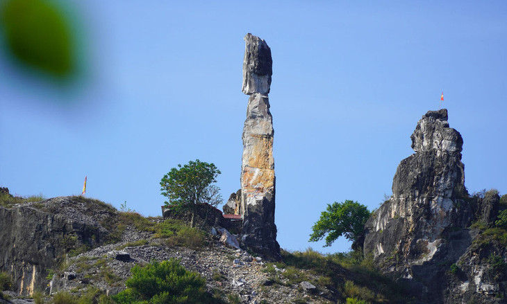 Hòn Vọng Phu nhiều lần bị sét đánh gây sạt lở Hòn Vọng Phu nhiều lần bị sét đánh gây sạt lở