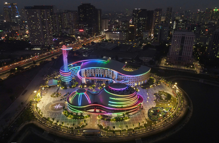 Cung thiếu nhi vào buổi tối khi lên đèn Cung thiếu nhi vào buổi tối khi lên đèn