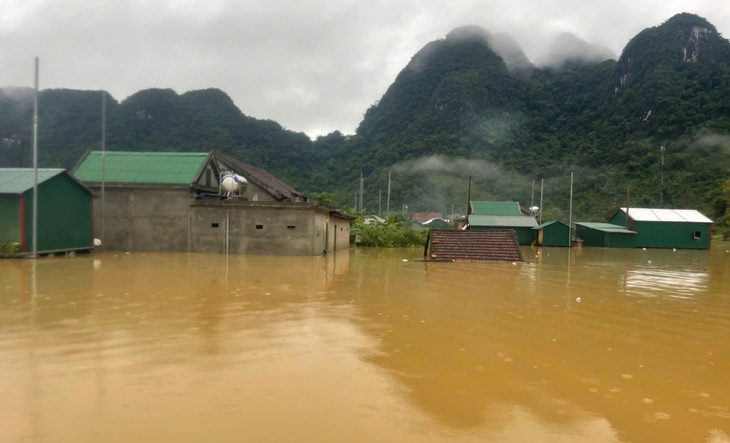 Nước lũ bủa vây xã Tân Hóa ngày 20/9