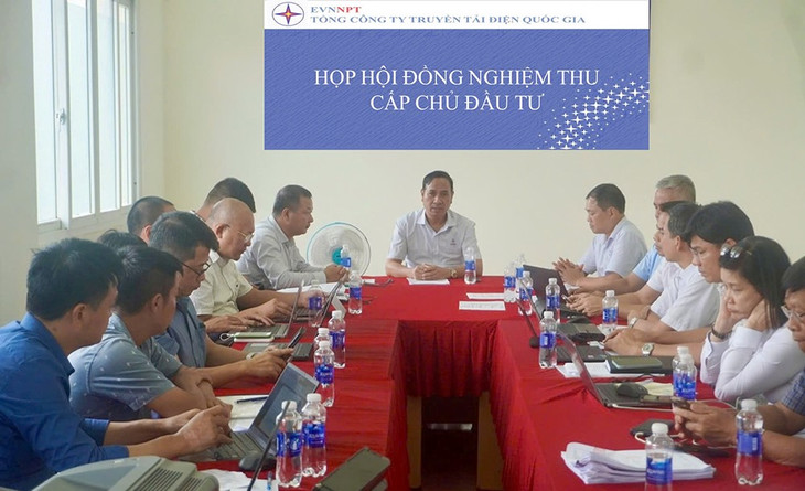 Phó Tổng Giám đốc EVNNPT Bùi Văn Kiên - Chủ tịch Hội đồng nghiệm thu cấp chủ đầu tư đã chủ trì cuộc họp của Hội đồng vào ngày 24/9 và các đại biểu thống nhất đóng điện Dự án