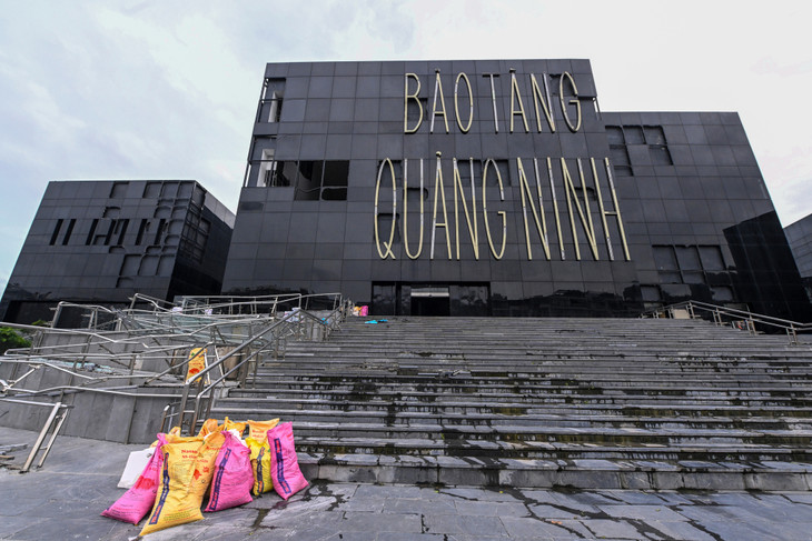 Hạ Long (Quảng Ninh) tan hoang sau bão Yagi Hạ Long (Quảng Ninh) tan hoang sau bão Yagi