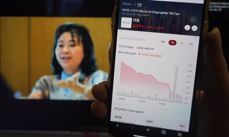 Nhà đầu tư theo dõi thị giá cổ phiếu ITA